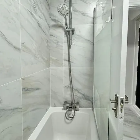 2-Bedroom Flat Near Euston Station, Central Londra Esterno foto