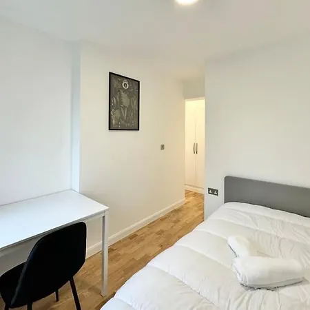 2-Bedroom Flat Near Euston Station, Central Londra Esterno foto