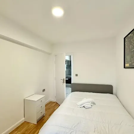 2-Bedroom Flat Near Euston Station, Central Londra Esterno foto