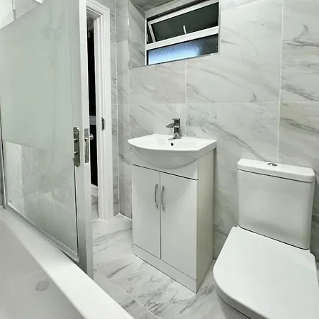 2-Bedroom Flat Near Euston Station, Central Londra Esterno foto