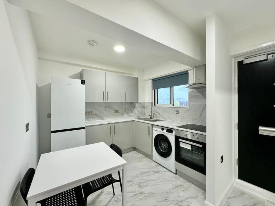 Apartamento 2-bedroom Flat Near Euston Station, Londres